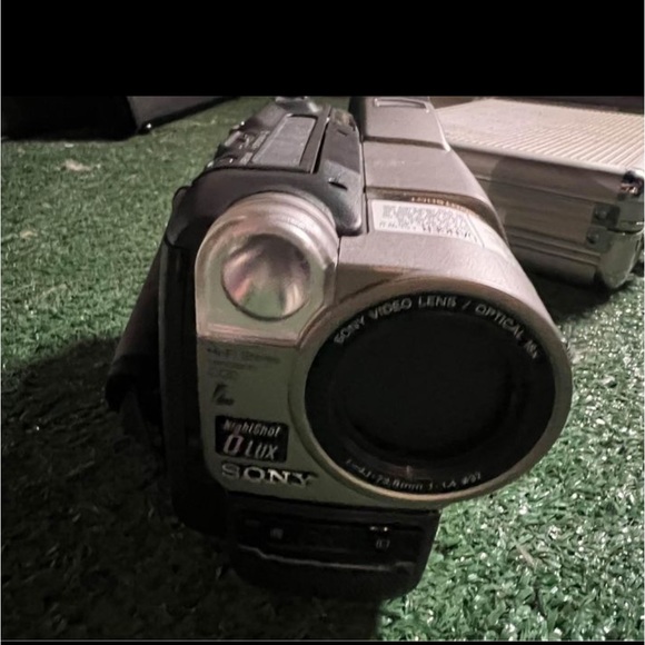 SONY TRV93 TAPE HANDYCAM - Picture 2 of 5